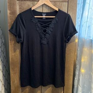 Torrid - T-Shirt w Lace trim - Lightly Used - Excellent Condition